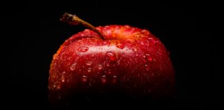 red apple